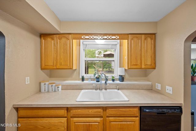 3233 Van Fleet Parkway, Toledo, OH 43615