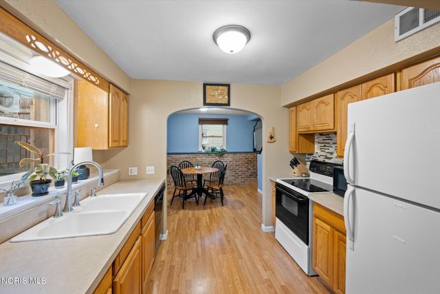 3233 Van Fleet Parkway, Toledo, OH 43615