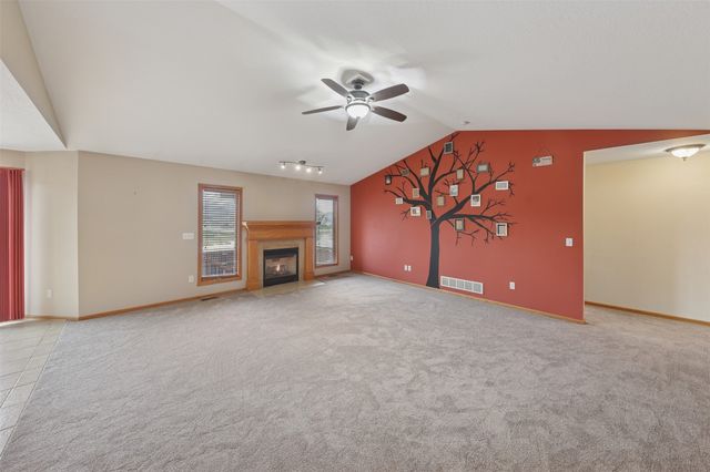 1820 3rd Avenue SE, Altoona, IA 50009