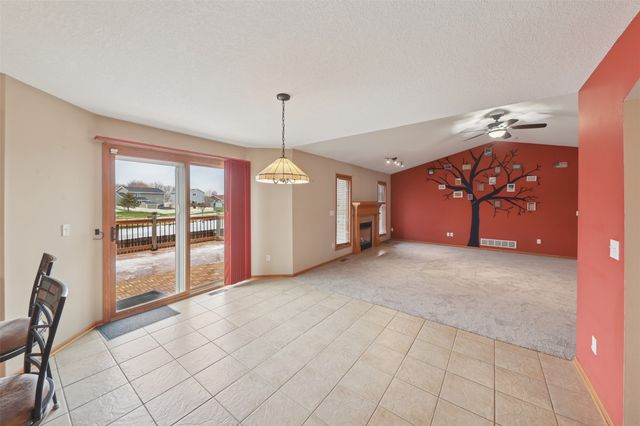 1820 3rd Avenue SE, Altoona, IA 50009