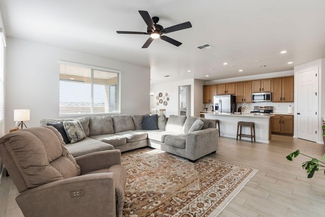 3233 Martuni Street SE, Rio Rancho, NM 87124