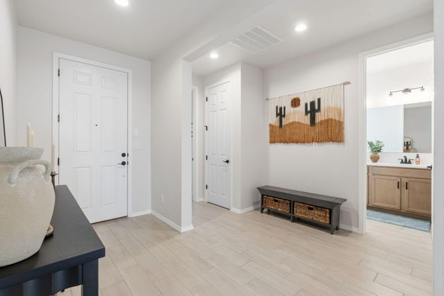 3233 Martuni Street SE, Rio Rancho, NM 87124