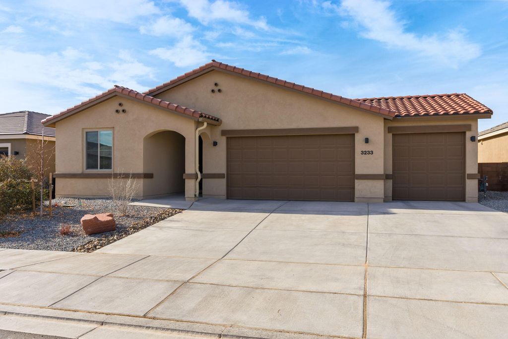 3233 Martuni Street SE, Rio Rancho, NM 87124