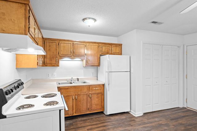 3240 Tower Dr Apt 5, Clarksville, TN 37042