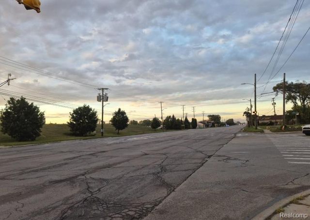 23060 Groesbeck Highway, Warren, MI 48089