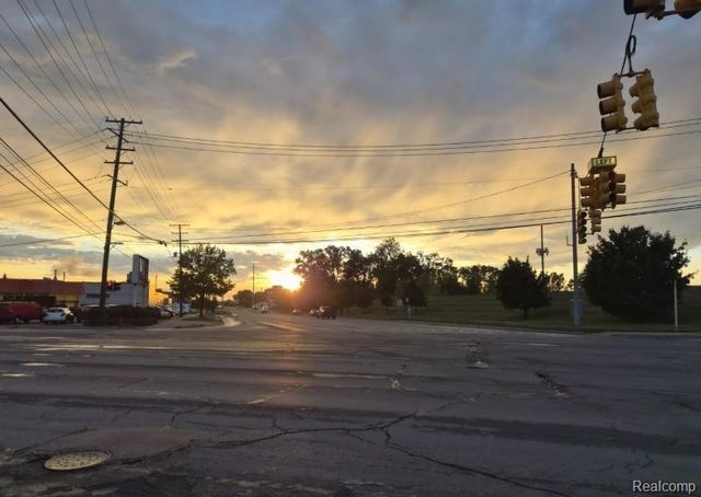 23060 Groesbeck Highway, Warren, MI 48089