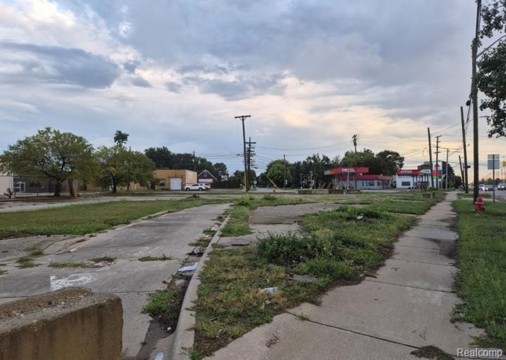 23060 Groesbeck Highway, Warren, MI 48089