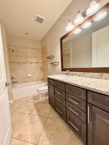 5703 VILLAGE CENTER DRIVE, Lithia, FL 33547