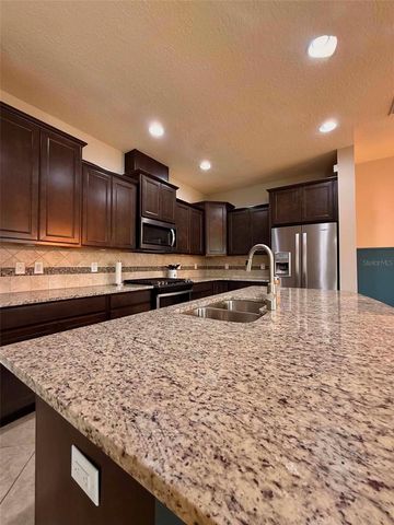 5703 VILLAGE CENTER DRIVE, Lithia, FL 33547