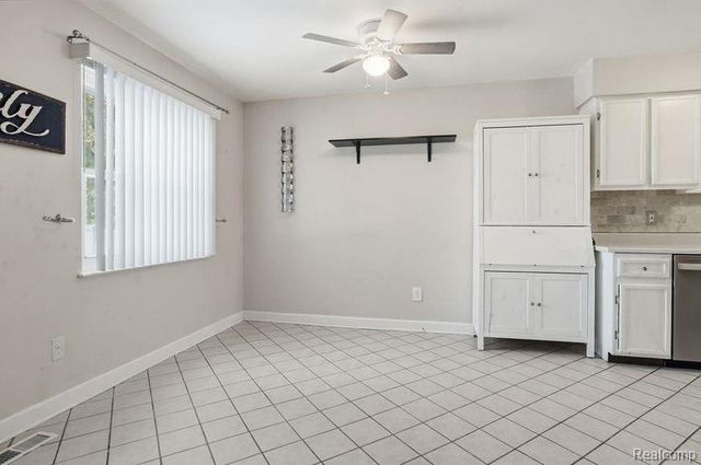 24624 Olde Orchard Street 121, Novi, MI 48375