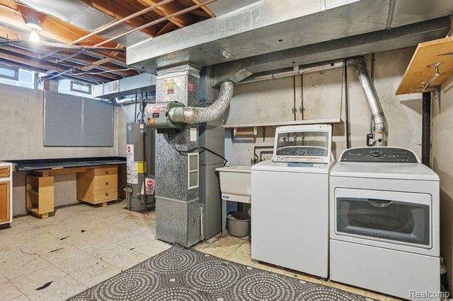 24624 Olde Orchard Street 121, Novi, MI 48375