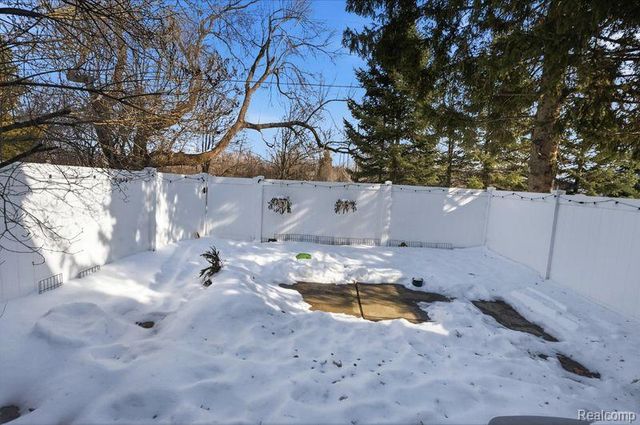 24624 Olde Orchard Street 121, Novi, MI 48375