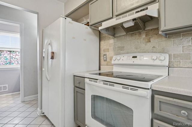 24624 Olde Orchard Street 121, Novi, MI 48375