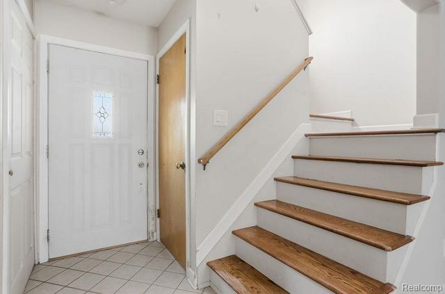 24624 Olde Orchard Street 121, Novi, MI 48375