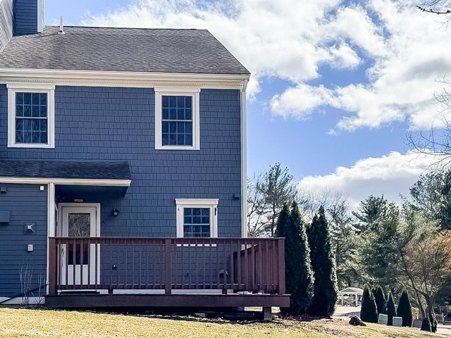 16 Stillwater Drive, Nashua, NH 03062