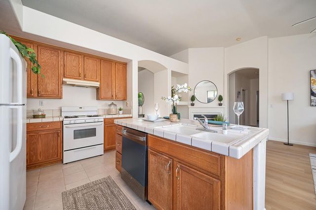 7920 Calzada Ct, Elk Grove, CA 95758