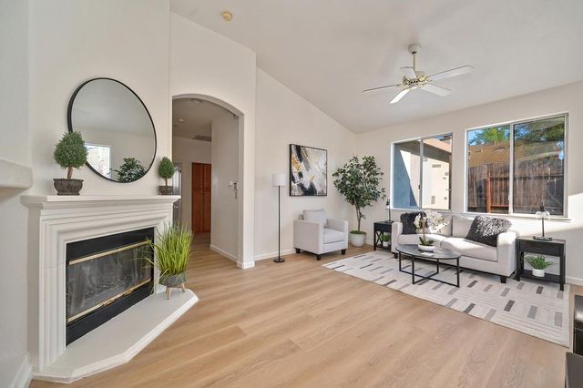 7920 Calzada Ct, Elk Grove, CA 95758