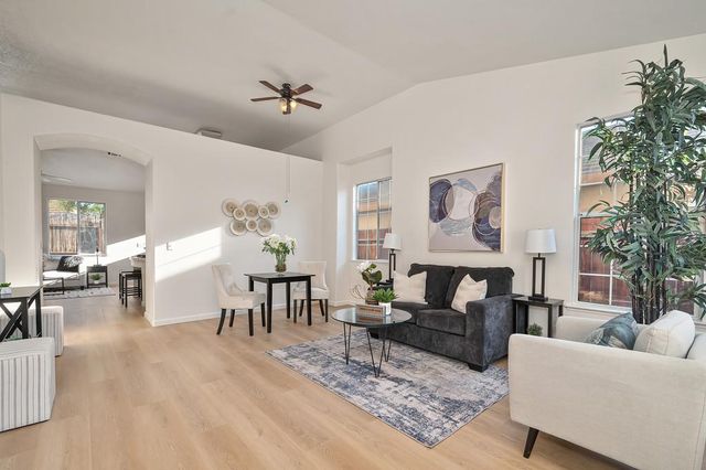 7920 Calzada Ct, Elk Grove, CA 95758