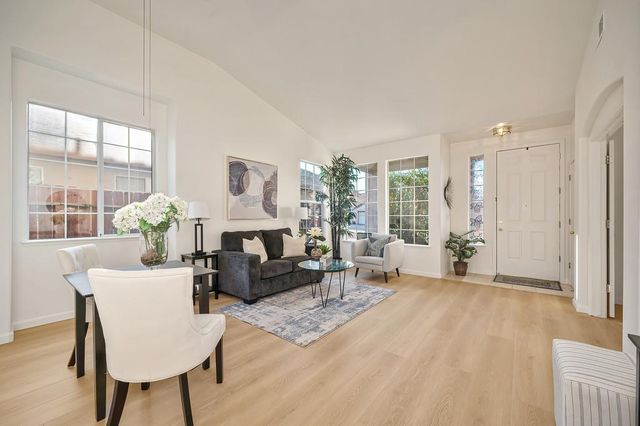 7920 Calzada Ct, Elk Grove, CA 95758