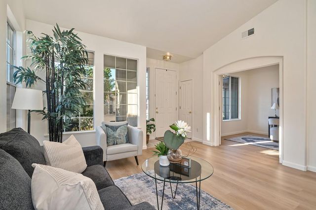 7920 Calzada Ct, Elk Grove, CA 95758