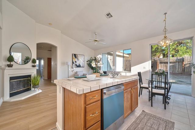 7920 Calzada Ct, Elk Grove, CA 95758