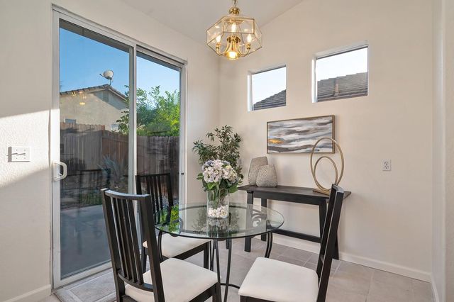 7920 Calzada Ct, Elk Grove, CA 95758
