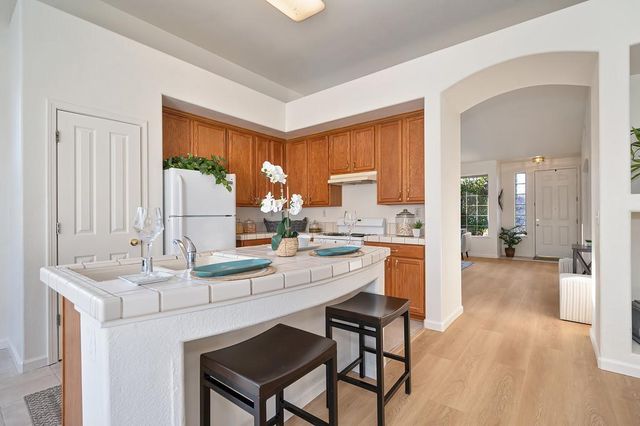 7920 Calzada Ct, Elk Grove, CA 95758