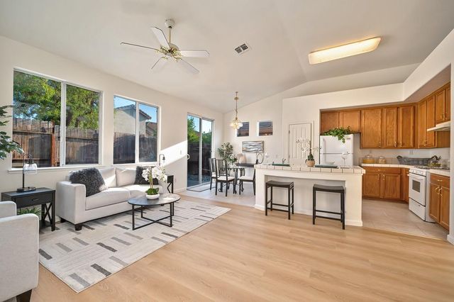 7920 Calzada Ct, Elk Grove, CA 95758