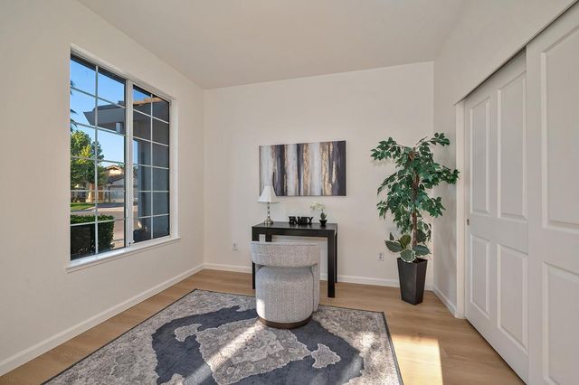 7920 Calzada Ct, Elk Grove, CA 95758