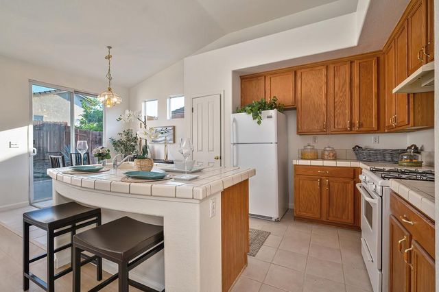 7920 Calzada Ct, Elk Grove, CA 95758