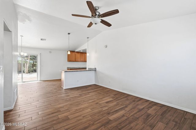 1695 W Calle Guadalajara, Tucson, AZ 85713