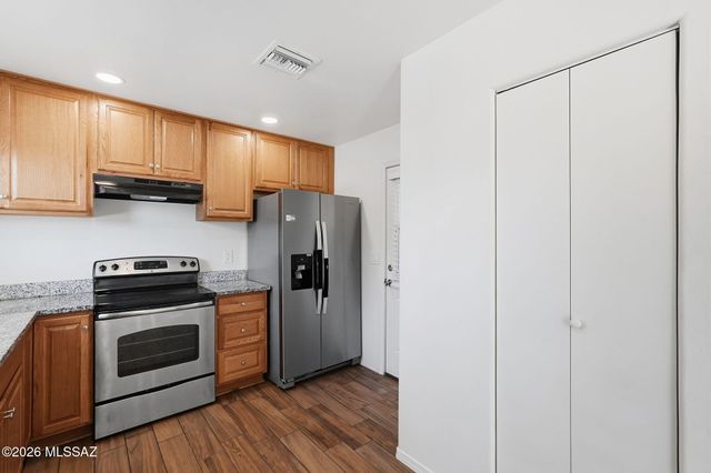 1695 W Calle Guadalajara, Tucson, AZ 85713