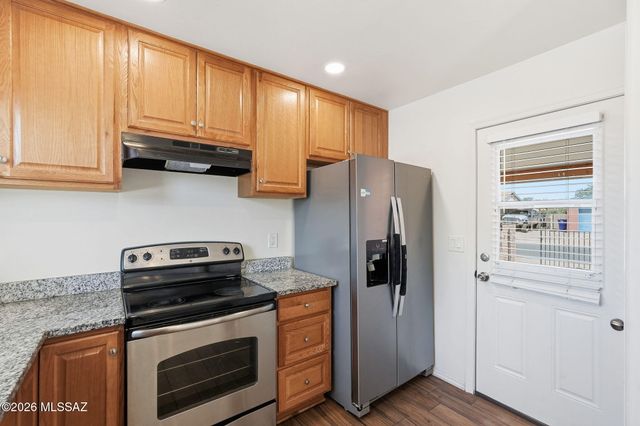 1695 W Calle Guadalajara, Tucson, AZ 85713