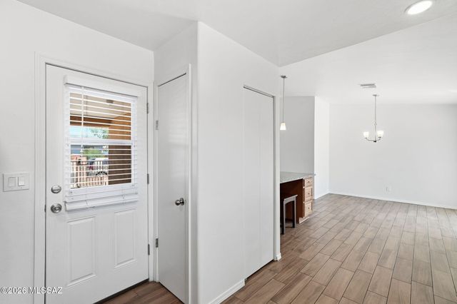 1695 W Calle Guadalajara, Tucson, AZ 85713