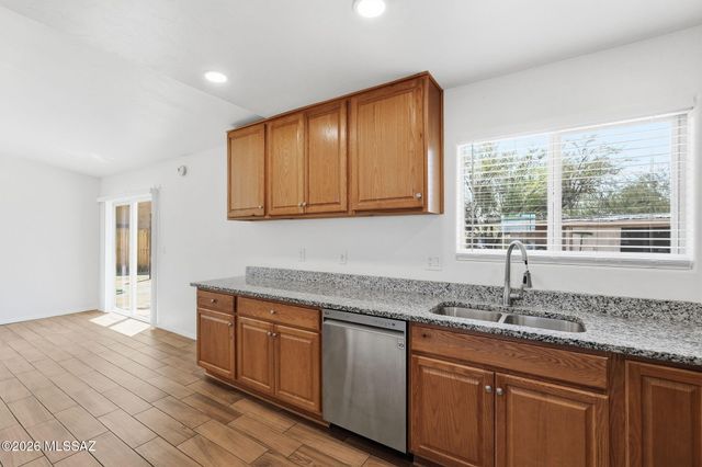 1695 W Calle Guadalajara, Tucson, AZ 85713