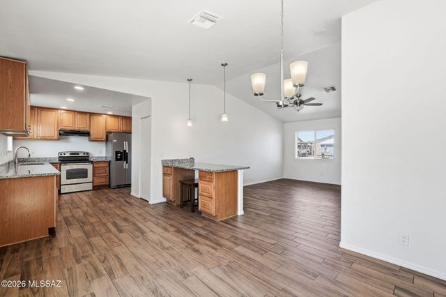 1695 W Calle Guadalajara, Tucson, AZ 85713