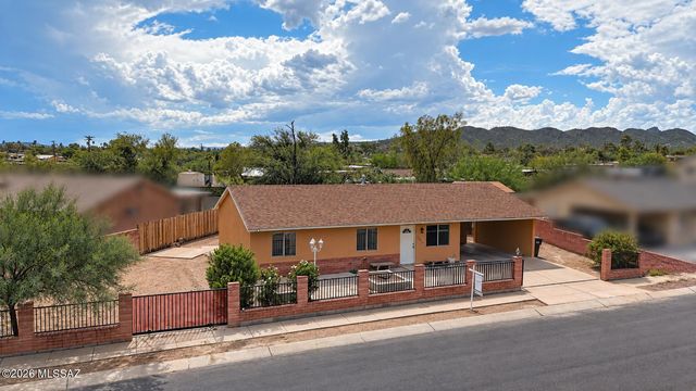 1695 W Calle Guadalajara, Tucson, AZ 85713