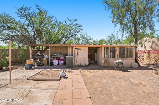 1695 W Calle Guadalajara, Tucson, AZ 85713