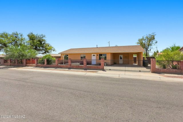 1695 W Calle Guadalajara, Tucson, AZ 85713