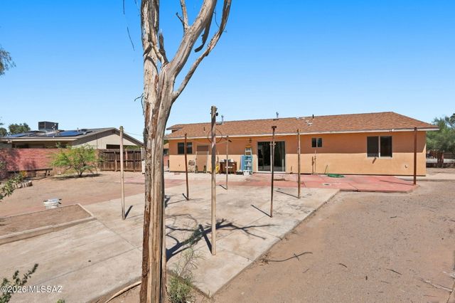 1695 W Calle Guadalajara, Tucson, AZ 85713