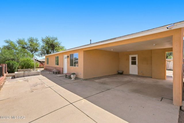 1695 W Calle Guadalajara, Tucson, AZ 85713
