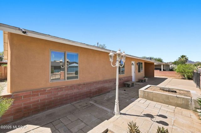 1695 W Calle Guadalajara, Tucson, AZ 85713
