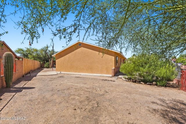 1695 W Calle Guadalajara, Tucson, AZ 85713