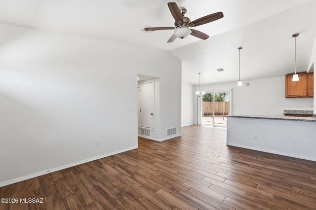 1695 W Calle Guadalajara, Tucson, AZ 85713