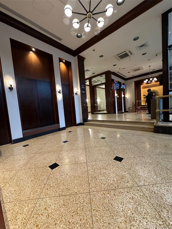 41-40 union Street 2O, Flushing, NY 11355 — photo 2