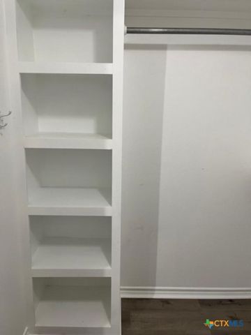 615 Hoskins Broadway Street, El Campo, TX 77437