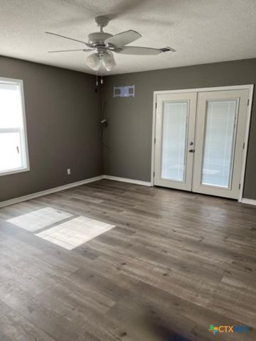 615 Hoskins Broadway Street, El Campo, TX 77437