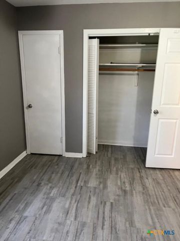 615 Hoskins Broadway Street, El Campo, TX 77437