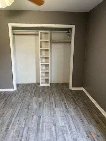 615 Hoskins Broadway Street, El Campo, TX 77437