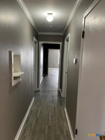 615 Hoskins Broadway Street, El Campo, TX 77437